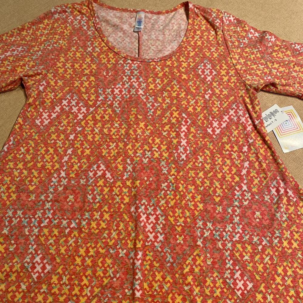 LulaRoe Perfect T- size small